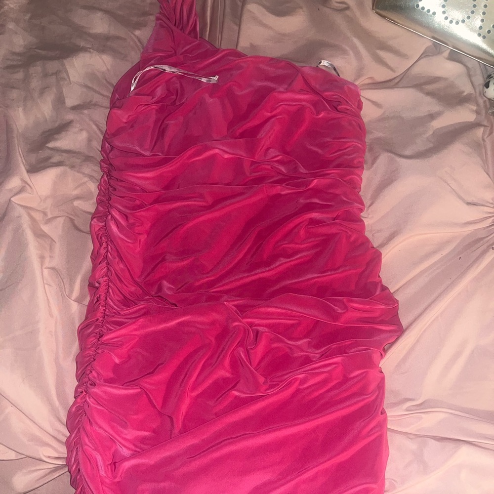 One shoulder runched dress (hot pink)
